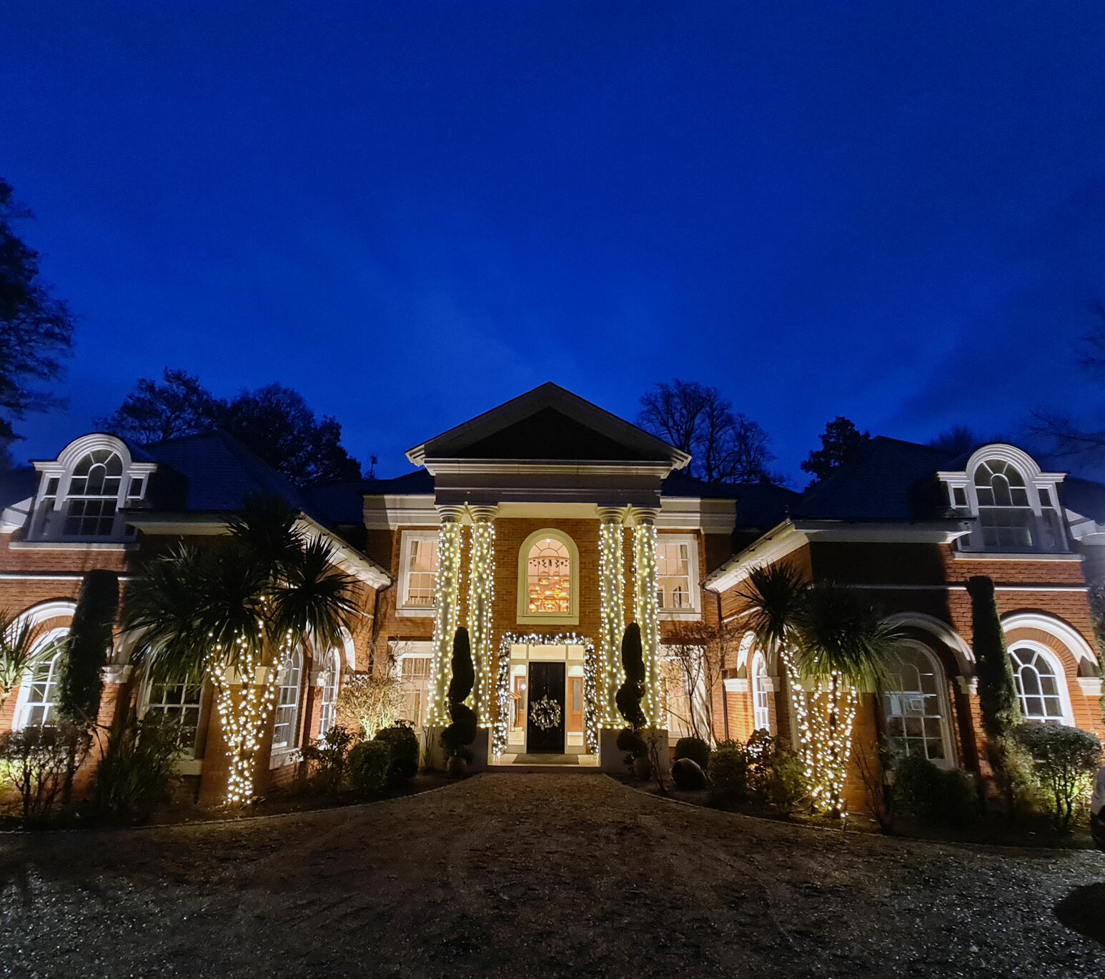 As professional Christmas decorators we have installed warm lights to highlight the architecture of the building and features in the garden.